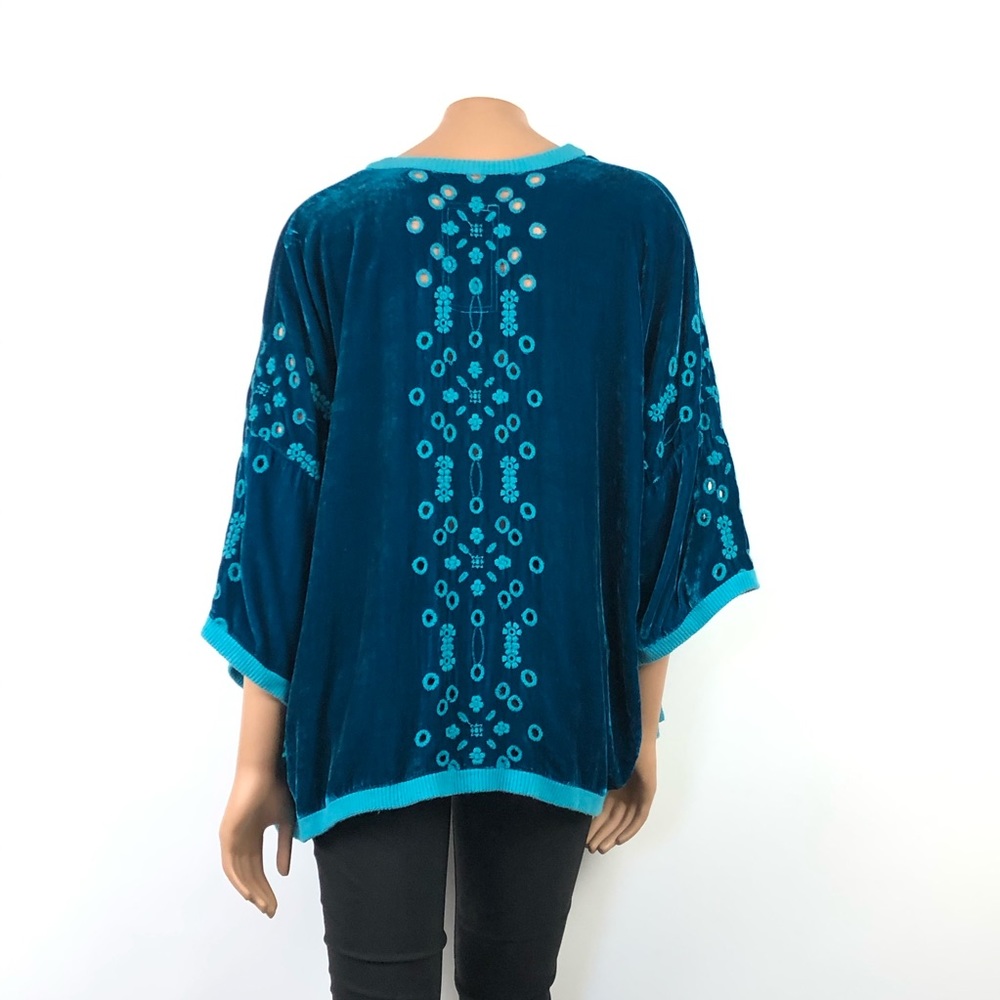 Johnny Was Greban Velvet Kimono Wrap in MRI - Picture 2 of 15